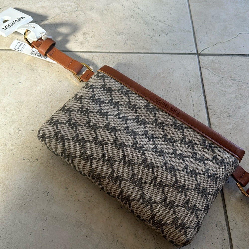 Michael kors learter fanny pack